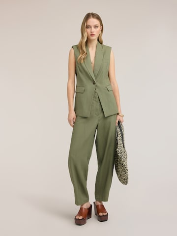MOTIVI - Chaleco para traje en verde