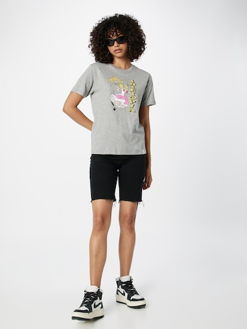 Iriedaily T-Shirt 'Alicetopia' in Grau