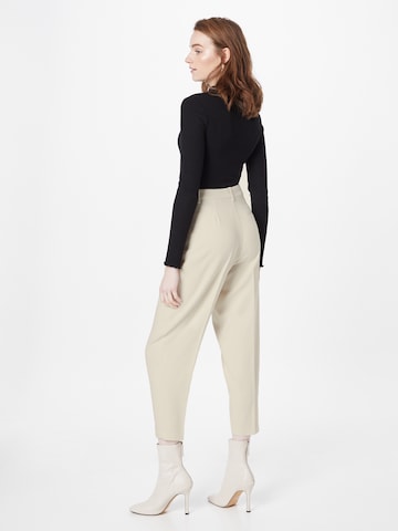 BRUUNS BAZAAR - Tapered Pantalón de pinzas 'Cindy Dagny' en blanco