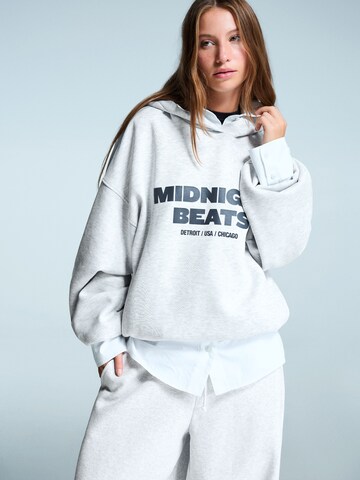 Bershka Sweatshirt in Grey: front
