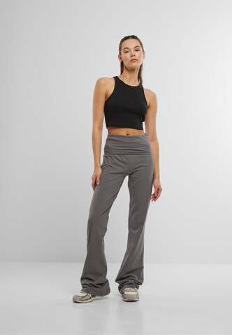 évasé Pantalon DEF en gris