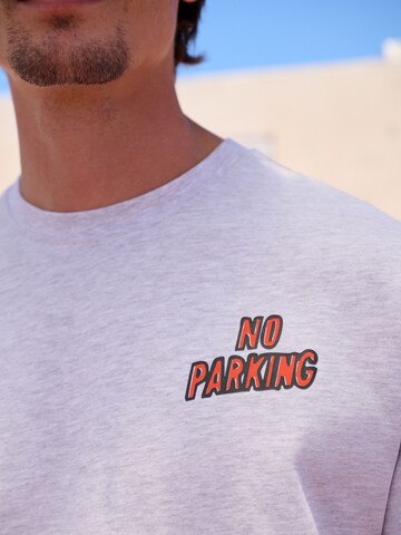 T-Shirt Next en gris