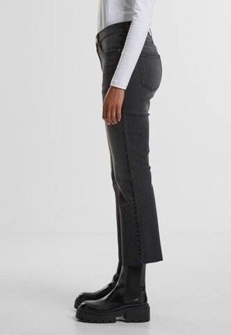 Urban Classics Flared Jeans in Schwarz