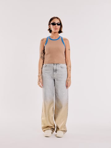 OUT OF ORBIT Wide leg Jeans 'Jill' i grå: framsida