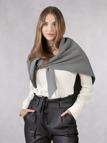 GIESSWEIN Wrap in Grey: front