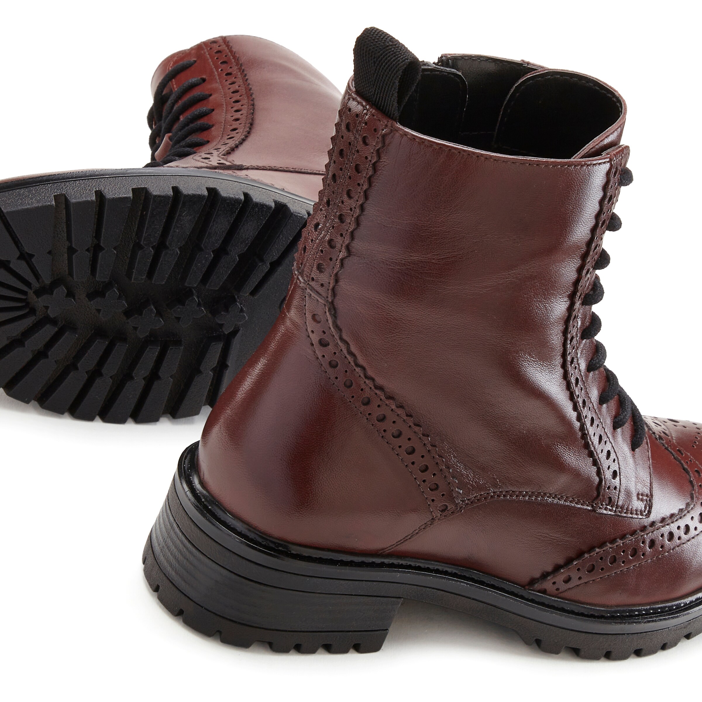 LASCANA Ботинки на шнуровке в Красный