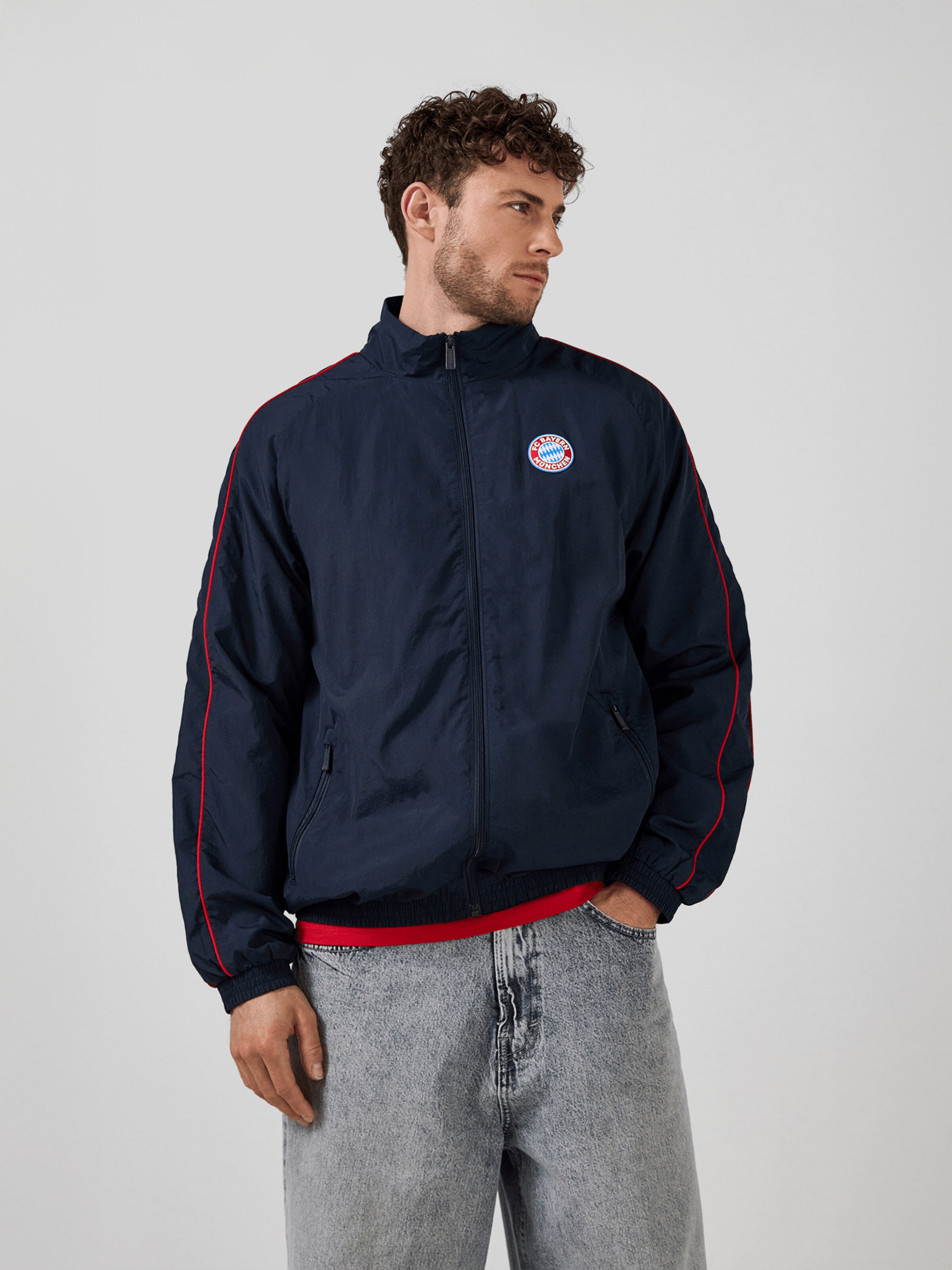 FC BAYERN MÜNCHEN Between-Season Jacket in Blue: front