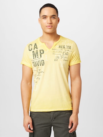 Maglietta 'Tree House' di CAMP DAVID in giallo: frontale