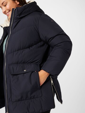 Veste d’hiver Tommy Hilfiger Curve en bleu