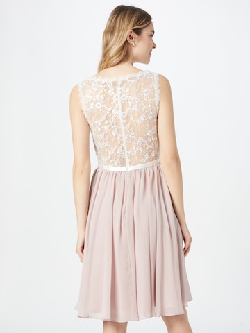 Rochie de cocktail de la MAGIC NIGHTS pe roz