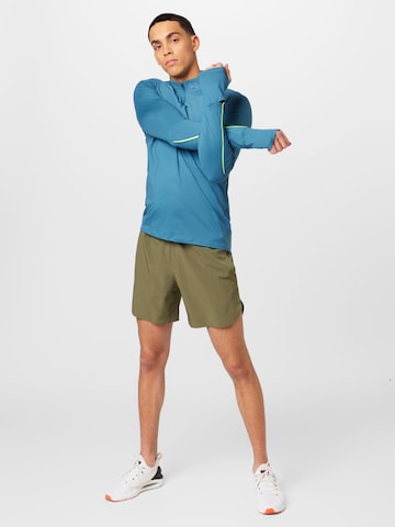 UNDER ARMOUR Regular Sportshorts 'Peak' in Grün