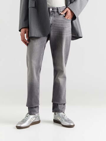 Tommy Jeans Slimfit Τζιν 'SCANTON' σε γκρι: μπροστά