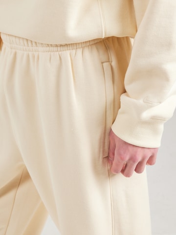 Regular Pantalon 'CLASSICS' Nike Sportswear en beige
