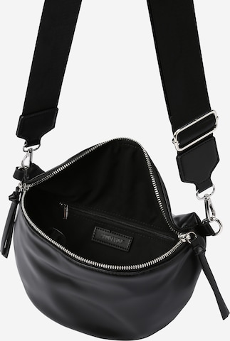 ABOUT YOU Crossbody bag 'Evelina' in Black