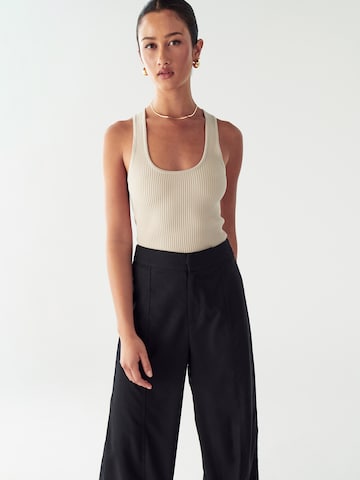 Wide leg Pantaloni 'Dayton' de la Willa pe negru