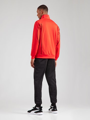 Completo per l'allenamento di PUMA in rosso