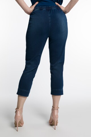 Ulla Popken Slimfit Caprihose in Blau