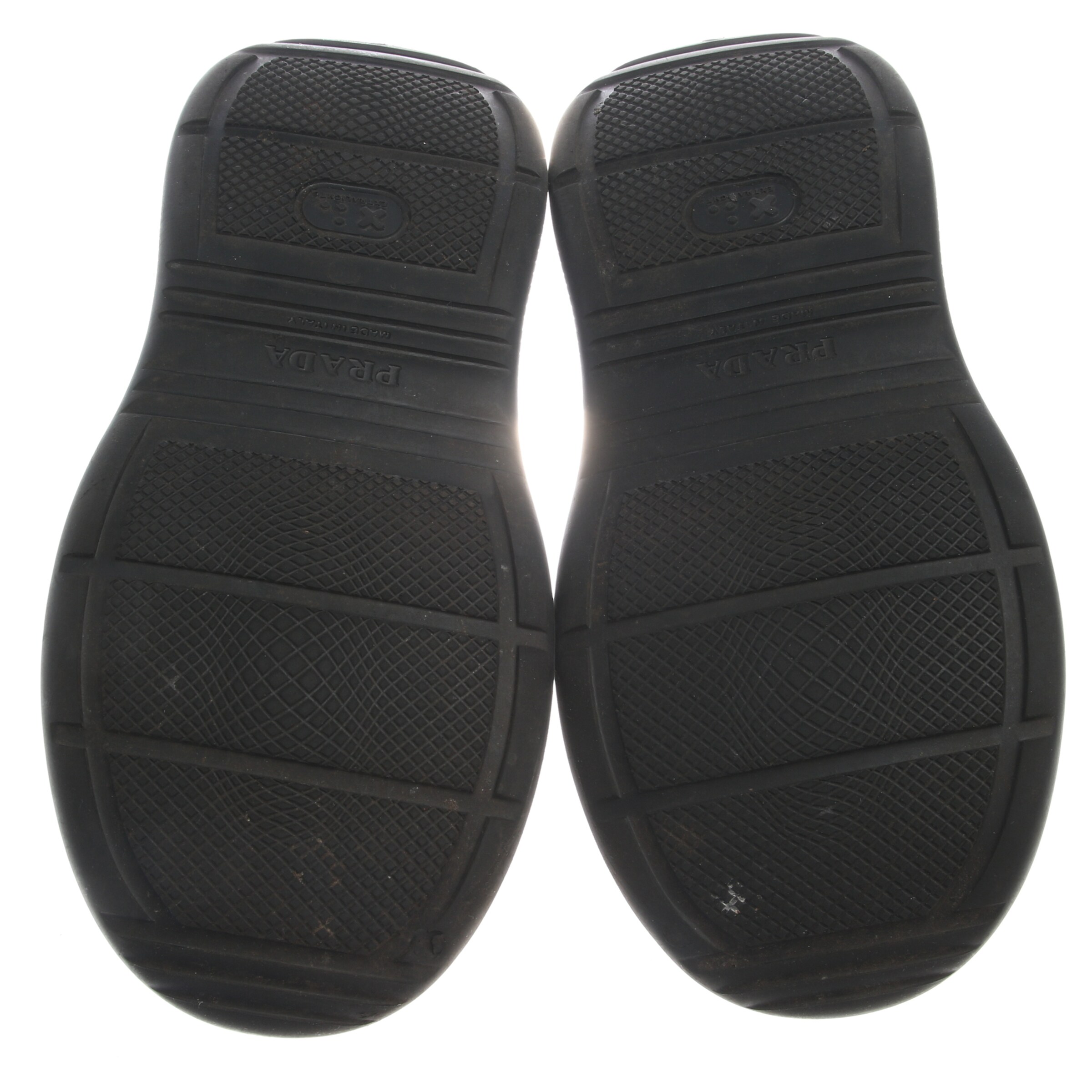 PRADA Flats & Loafers in 35 in Black