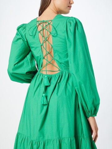 Rochie de la Warehouse pe verde