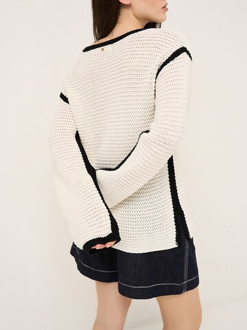 Pull-over oversize 'MARCELLA' Camomilla Italia en blanc