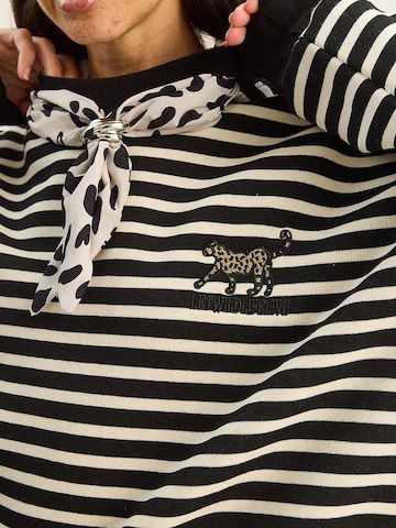 Felpa di Bianco Lucci in nero