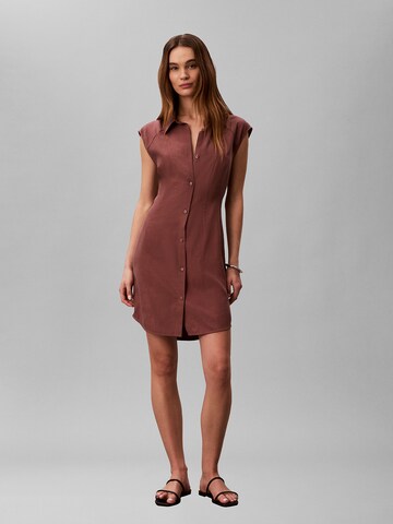Robe-chemise Calvin Klein en marron : devant