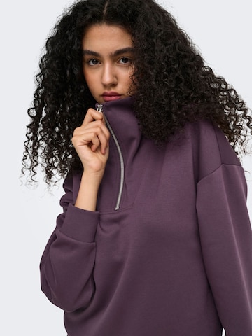 ONLY PLAY Sweatshirt in Lila