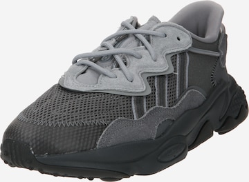 Sneaker bassa 'Ozweego' di ADIDAS ORIGINALS in grigio: frontale
