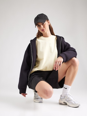 T-shirt 'ESSNTL' Nike Sportswear en beige