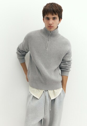 Pull&Bear Sweater in Grey: front