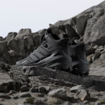 Botine 'Skychaser' de la ADIDAS TERREX pe negru