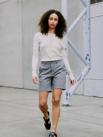 Oxmo Regular Chino ' OXKvita' in Grijs