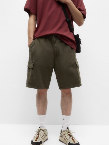 Pull&Bear Regular Shorts in Grün: Vorderseite