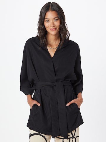 Urban Classics Kimono in Black: front