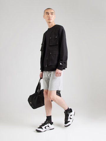 NEW ERA Loosefit Shorts 'NOS NEYYAN HGR' in Grau