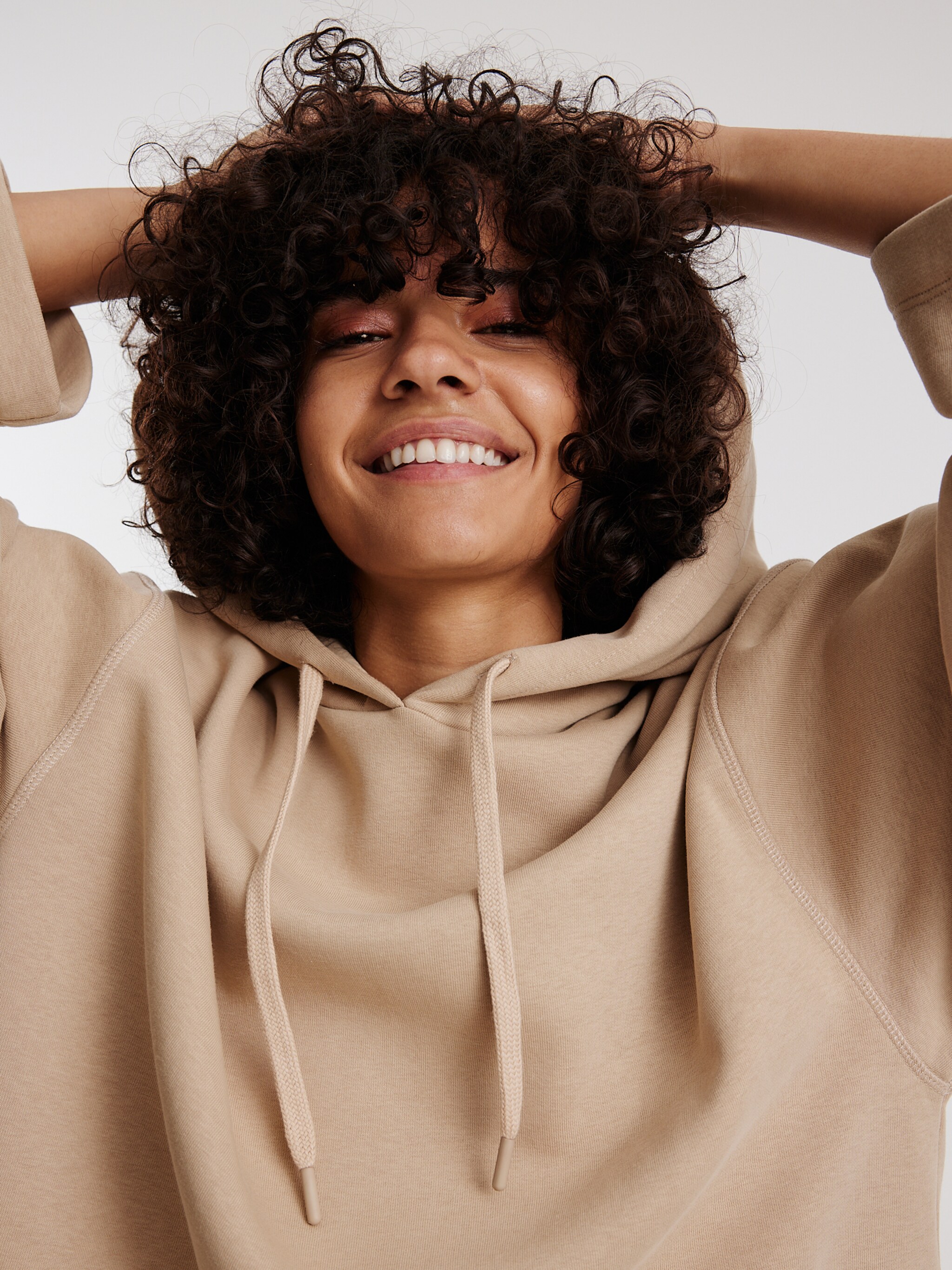 EDITED Produkte Hoodie 'Venja' beige