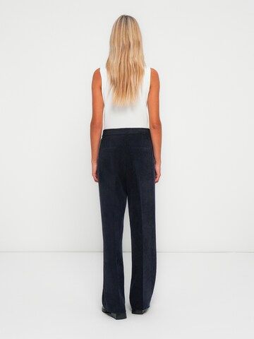 Wide leg Pantaloni cu dungă 'ONLKATEY' de la ONLY pe albastru