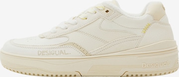 Baskets basses Desigual en blanc : devant