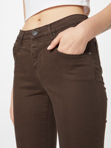 BRAX Slimfit Hose 'SHAKIRA' in Braun