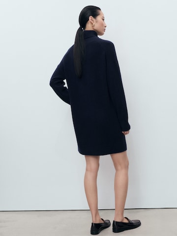 MANGO Gebreide jurk 'TALDOTEC' in Blauw
