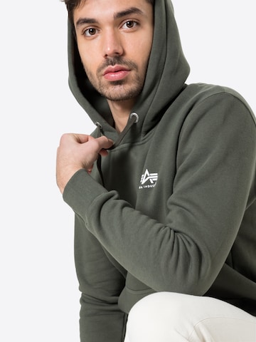 ALPHA INDUSTRIES Regular fit Sweatshirt i grön