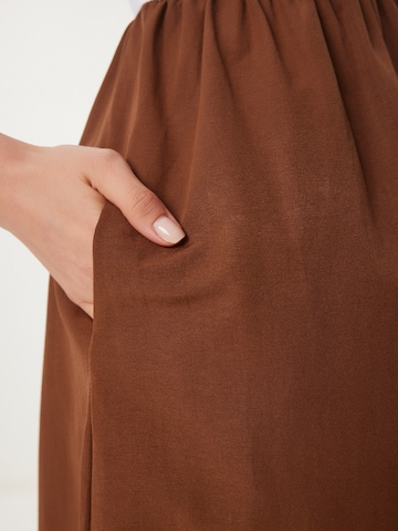 Happiness İstanbul Kleid in Braun