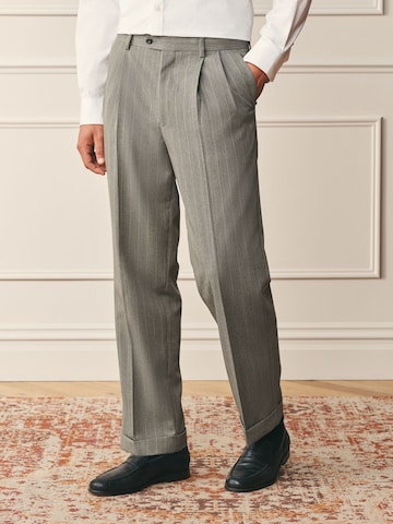 Regular Pantaloni cutați de la Next pe bej: față