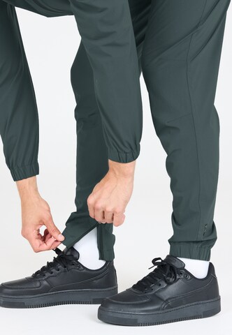 Virtus Tapered Sporthose 'Jayson' in Grün