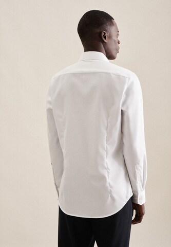 Coupe slim Chemise business ' Schwarze Rose ' SEIDENSTICKER en blanc