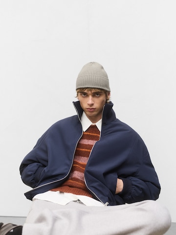 Căciulă de la Pull&Bear pe gri