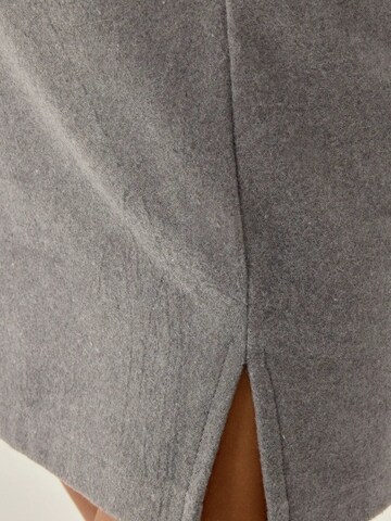 Gonna di Hiccup in grigio