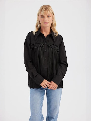 Hiccup Blouse in Black: front