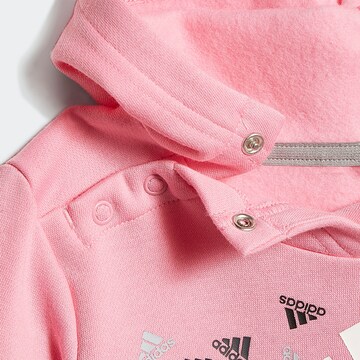 ADIDAS SPORTSWEAR Træningsdragt 'Bagde of Sport Graphic' i pink