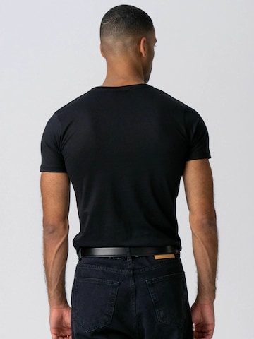 TEESHOPPEN Comfort fit Button Up Shirt ' Muscle ' in Black